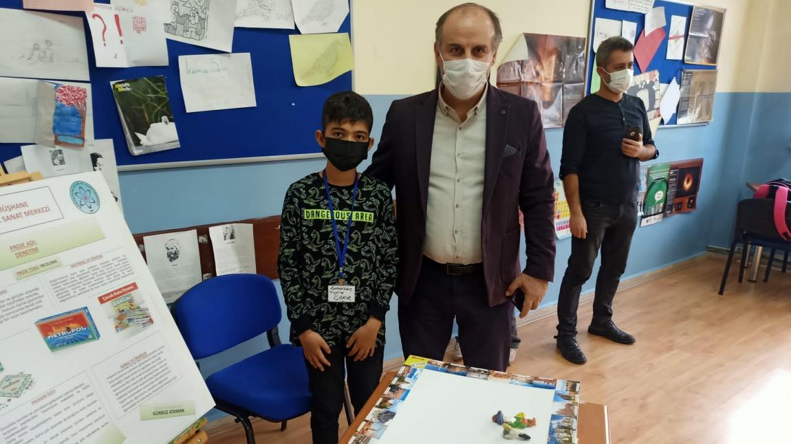 Okulumuz Öğrencisi Ramazan Tuğra ÇAKIR Gümüşhane Bilim ve Sanat Merkezi Tübitak 4006 Tübitak Bilim Fuarında Projesini Sundu